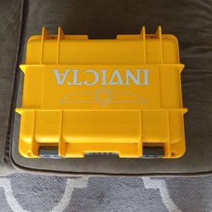 Invicta watch lot with 8 slot dive case